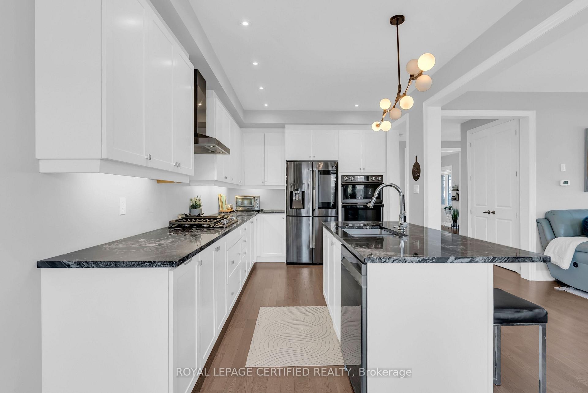 Photo 14 of 126 Walker Boulevard, New Tecumseth, Alliston — HOMEH