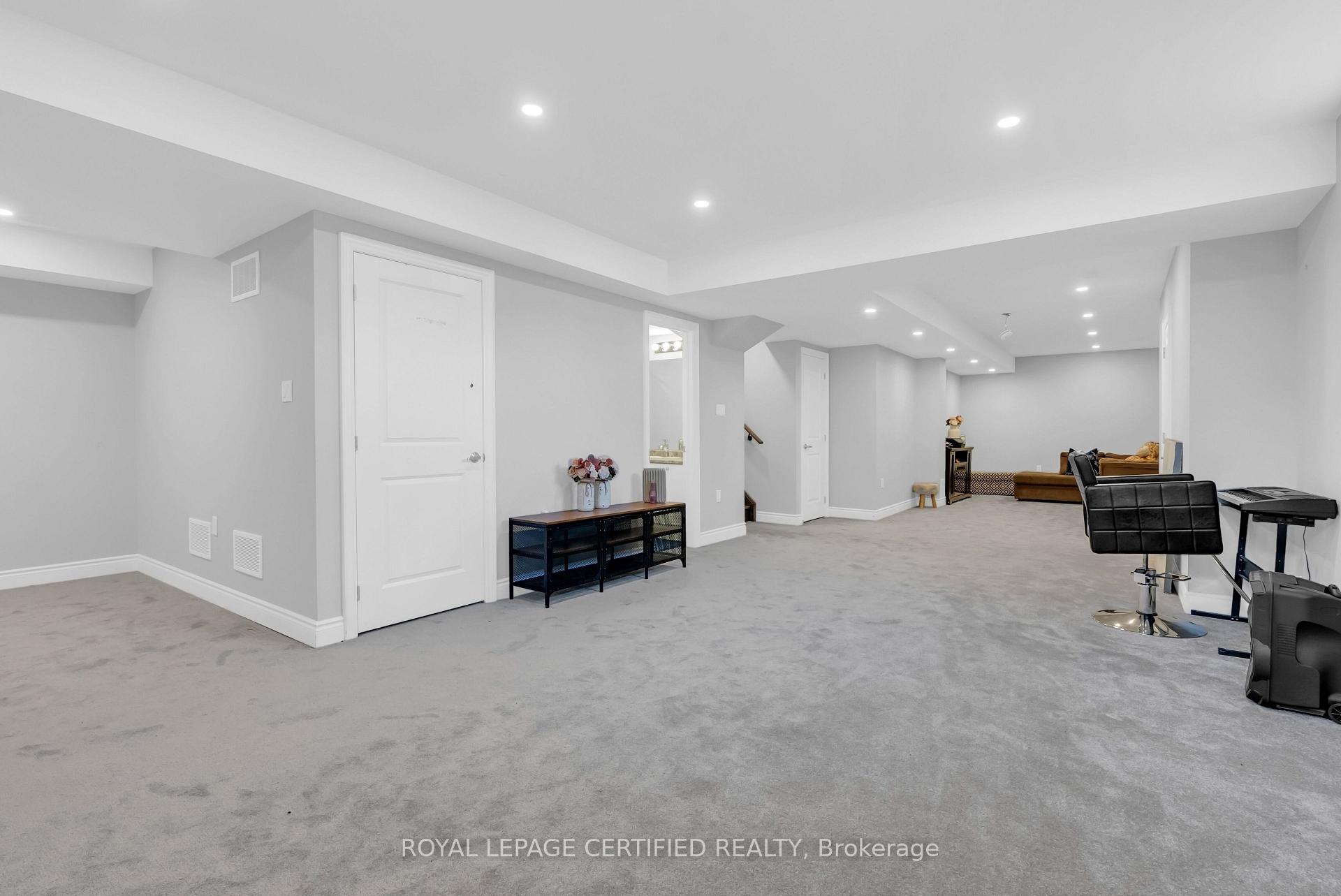 Photo 37 of 126 Walker Boulevard, New Tecumseth, Alliston — HOMEH