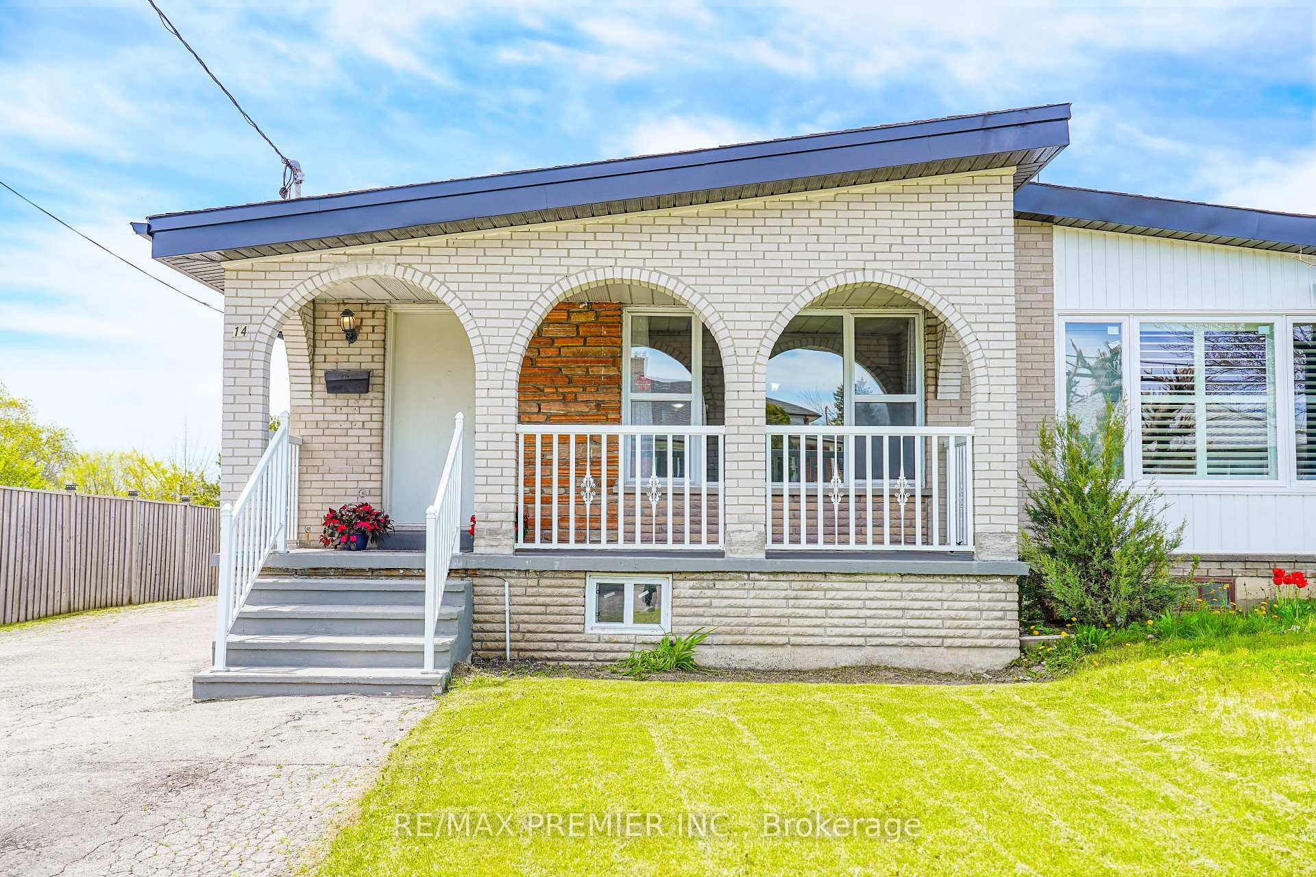 Photo 3 of 14 Yatescastle Drive, North York, Glenfield-Jane Heights — HOMEH