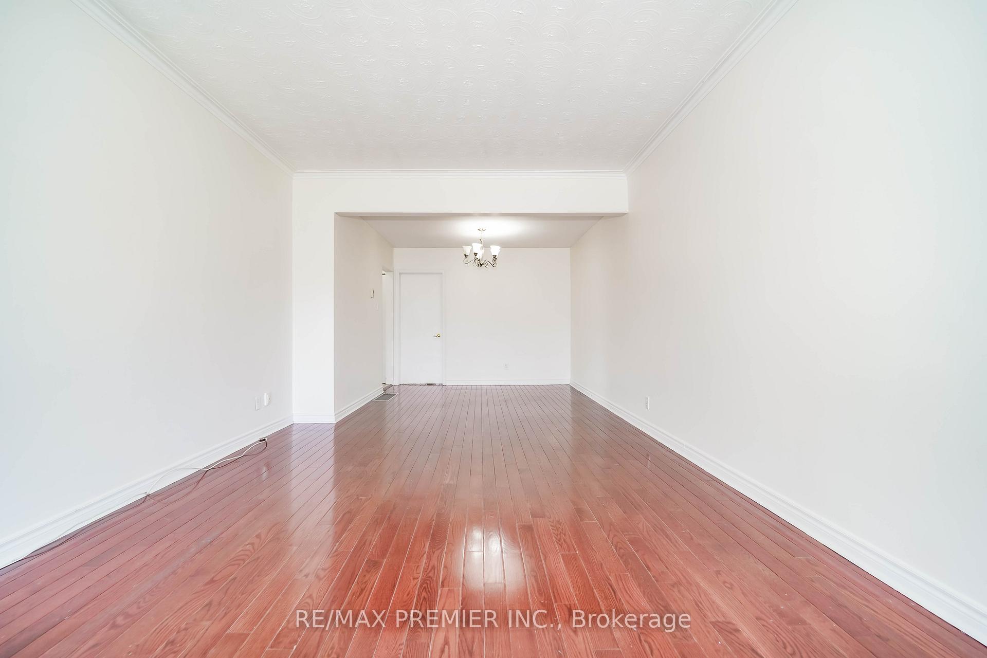 Photo 10 of 14 Yatescastle Drive, North York, Glenfield-Jane Heights — HOMEH