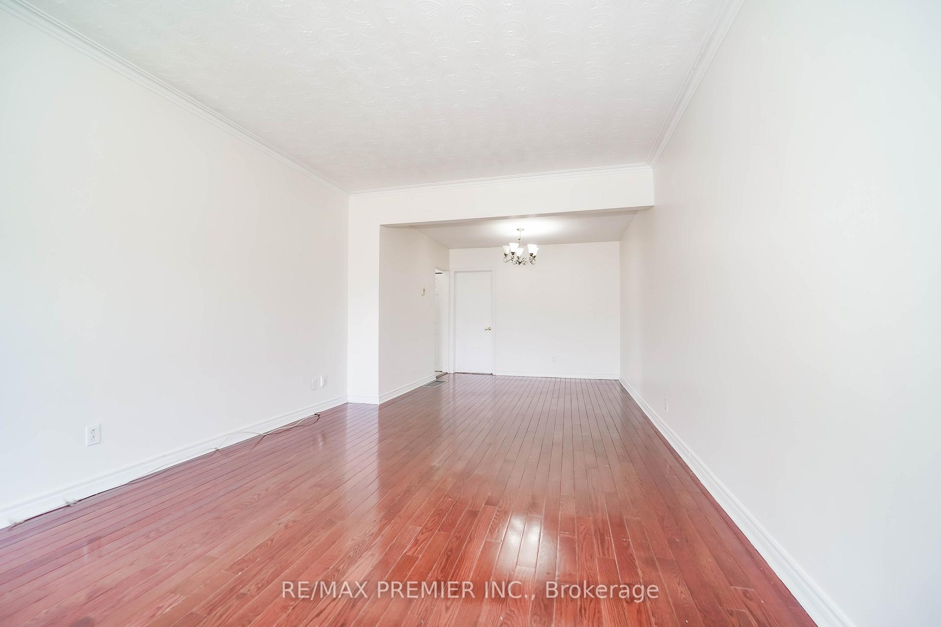 Photo 11 of 14 Yatescastle Drive, North York, Glenfield-Jane Heights — HOMEH