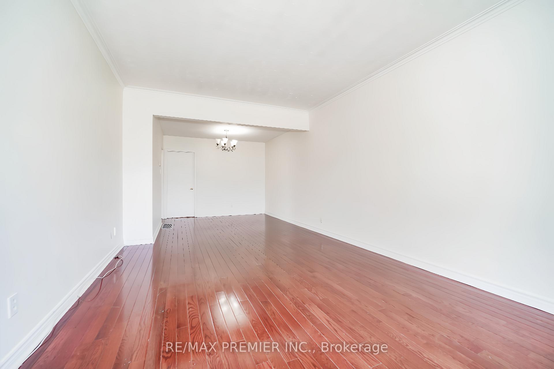 Photo 12 of 14 Yatescastle Drive, North York, Glenfield-Jane Heights — HOMEH