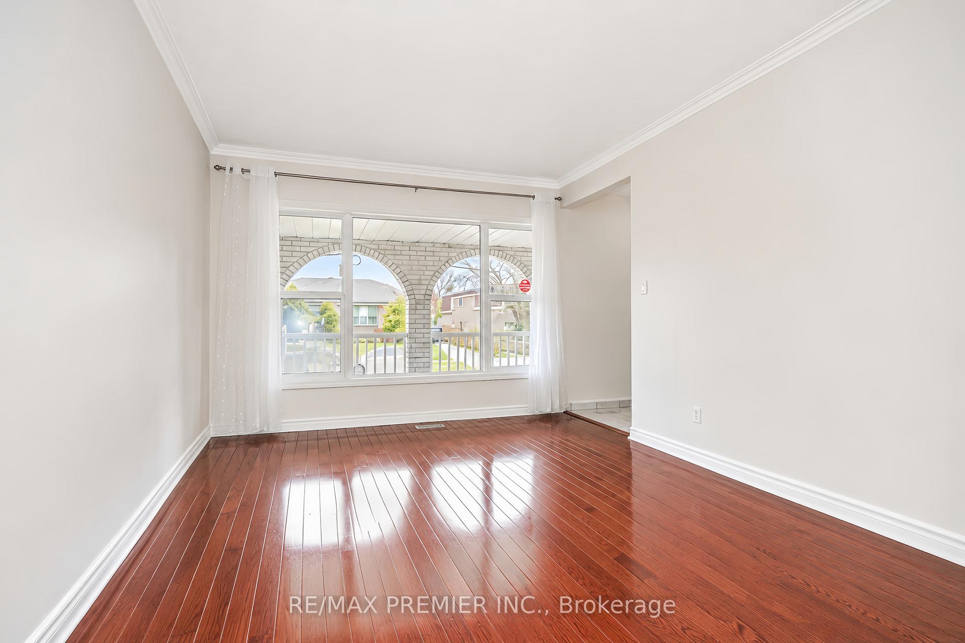 Photo 14 of 14 Yatescastle Drive, North York, Glenfield-Jane Heights — HOMEH