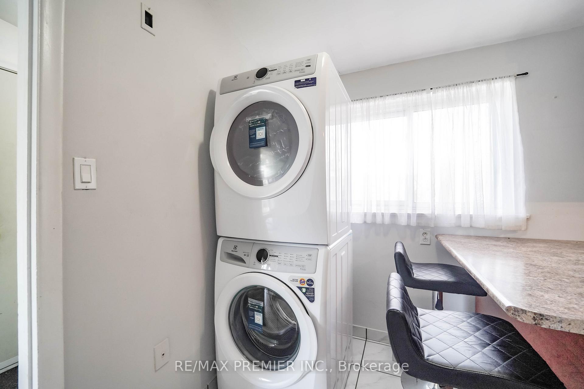 Photo 18 of 14 Yatescastle Drive, North York, Glenfield-Jane Heights — HOMEH