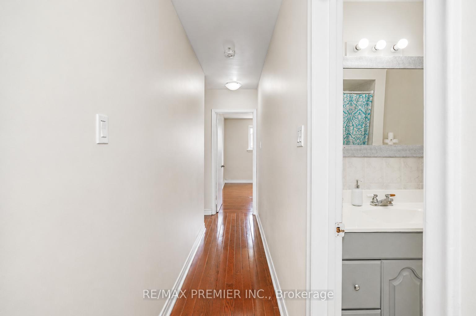 Photo 19 of 14 Yatescastle Drive, North York, Glenfield-Jane Heights — HOMEH