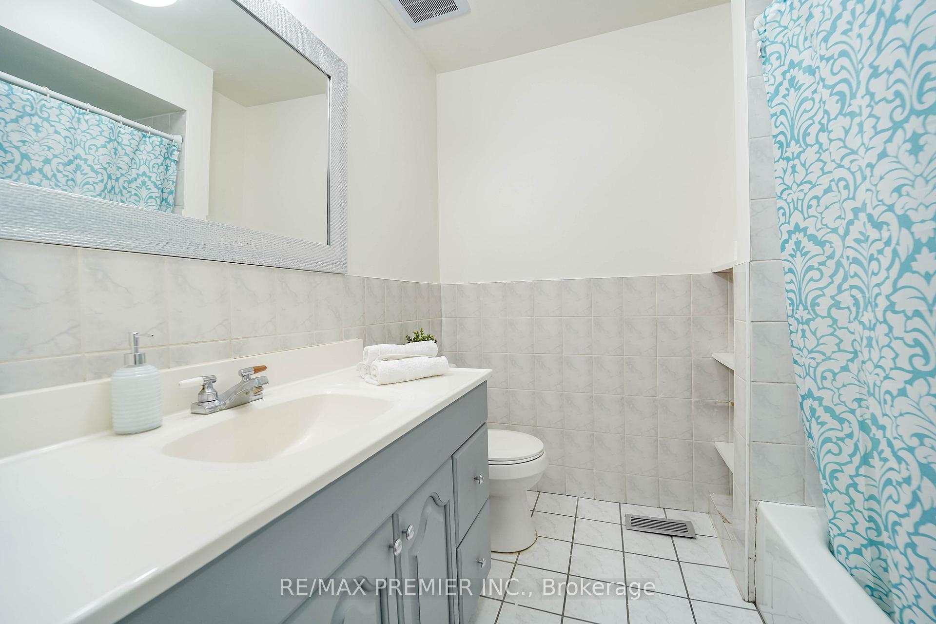 Photo 20 of 14 Yatescastle Drive, North York, Glenfield-Jane Heights — HOMEH
