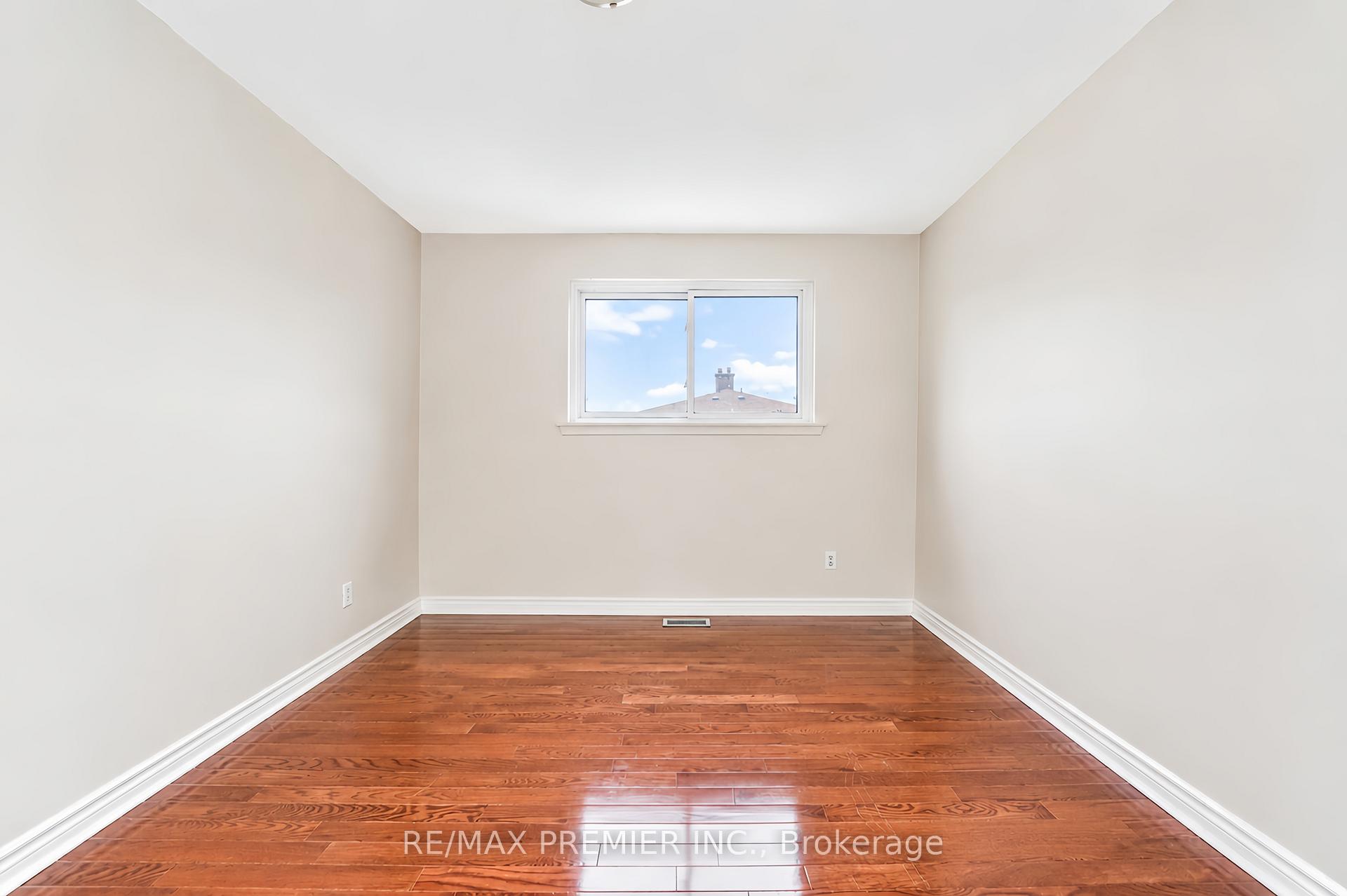 Photo 21 of 14 Yatescastle Drive, North York, Glenfield-Jane Heights — HOMEH