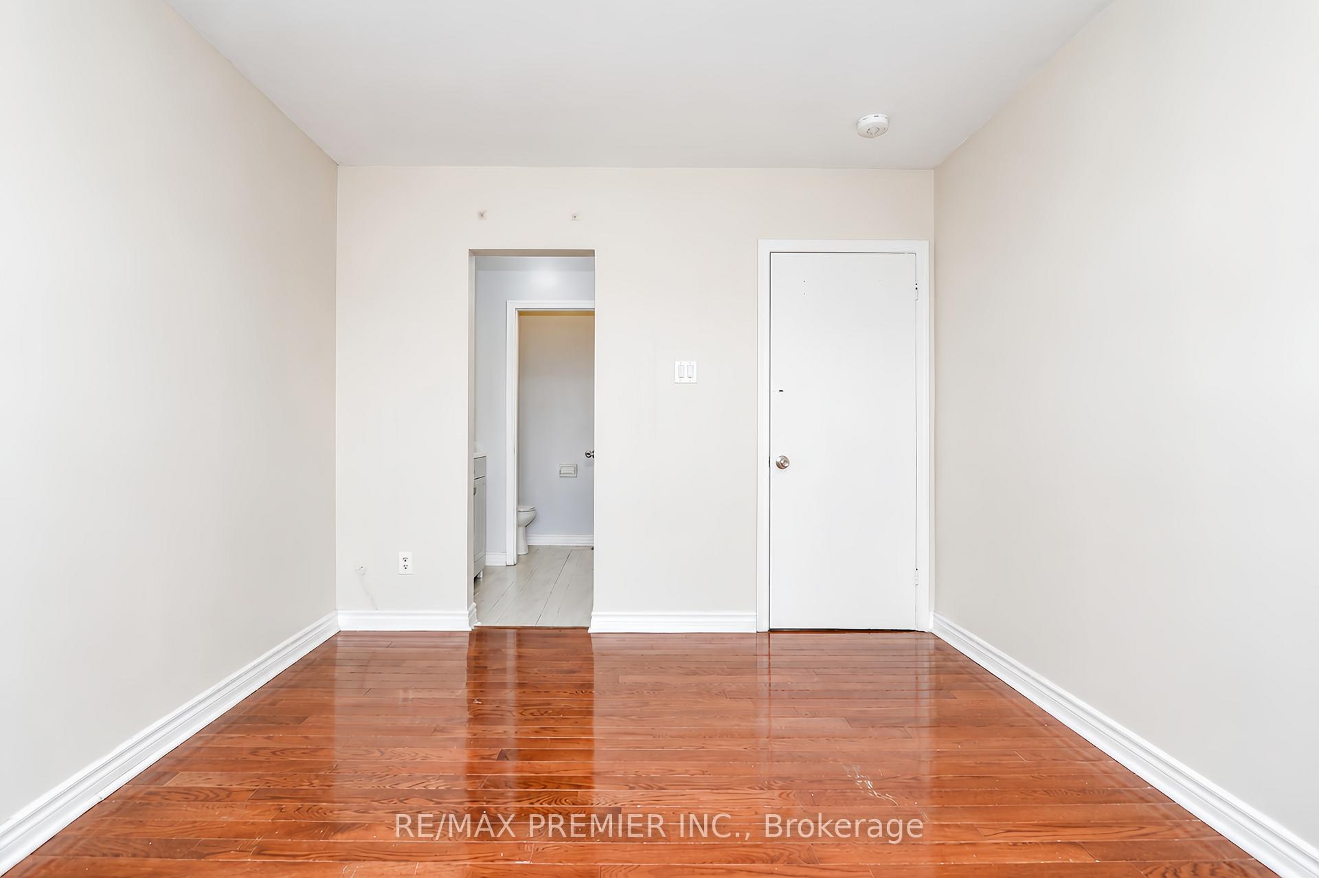 Photo 22 of 14 Yatescastle Drive, North York, Glenfield-Jane Heights — HOMEH