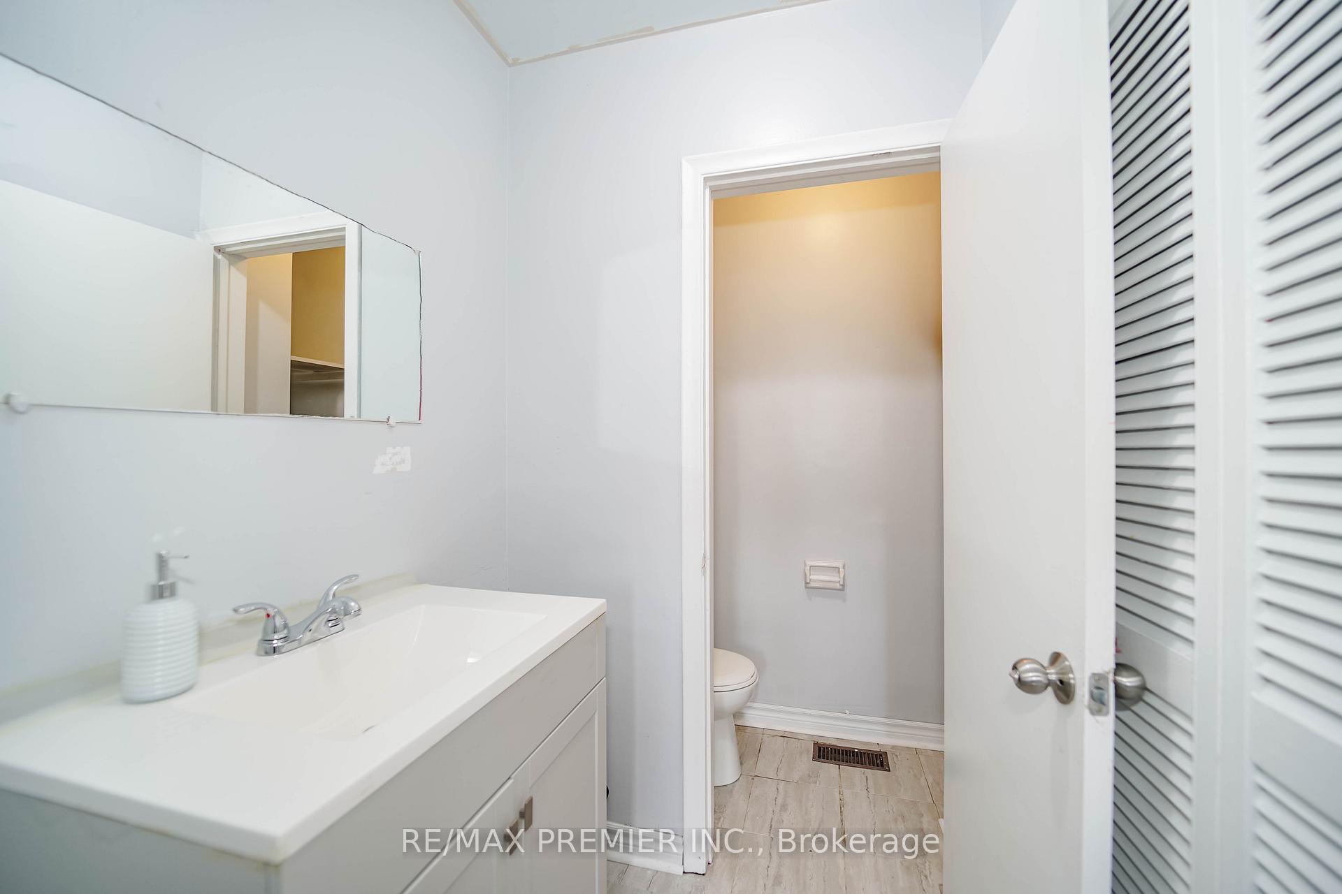 Photo 23 of 14 Yatescastle Drive, North York, Glenfield-Jane Heights — HOMEH