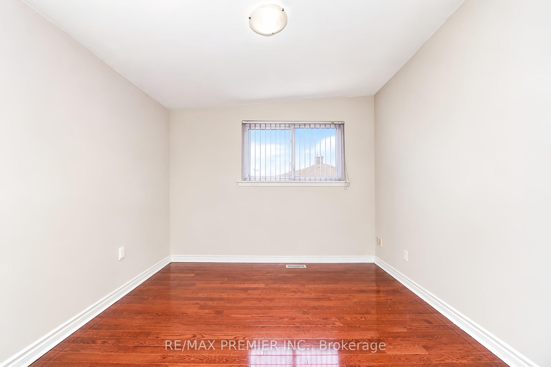 Photo 25 of 14 Yatescastle Drive, North York, Glenfield-Jane Heights — HOMEH