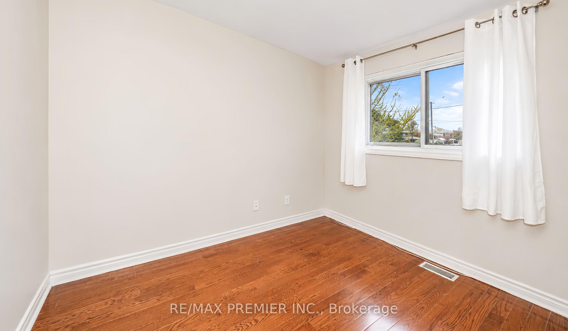 Photo 26 of 14 Yatescastle Drive, North York, Glenfield-Jane Heights — HOMEH