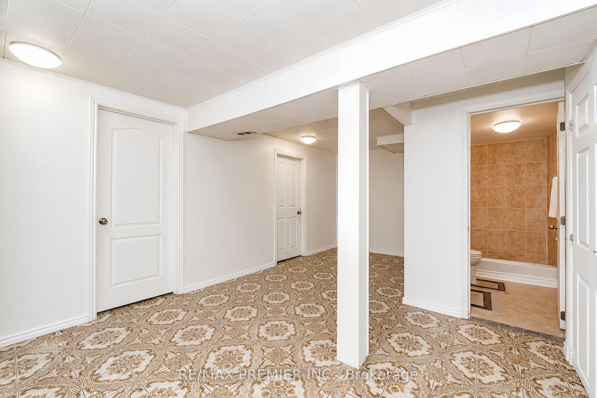 Photo 27 of 14 Yatescastle Drive, North York, Glenfield-Jane Heights — HOMEH
