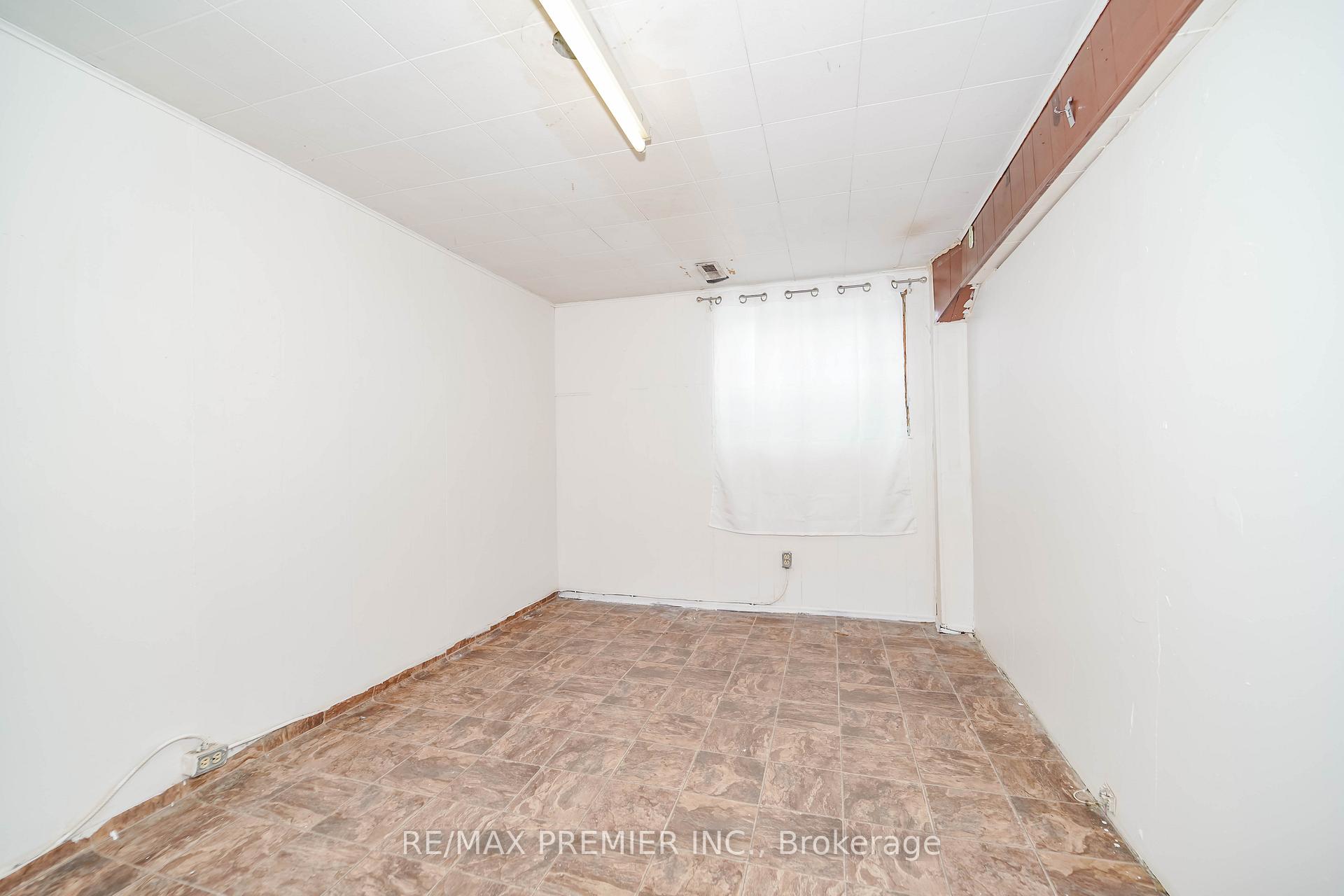 Photo 30 of 14 Yatescastle Drive, North York, Glenfield-Jane Heights — HOMEH