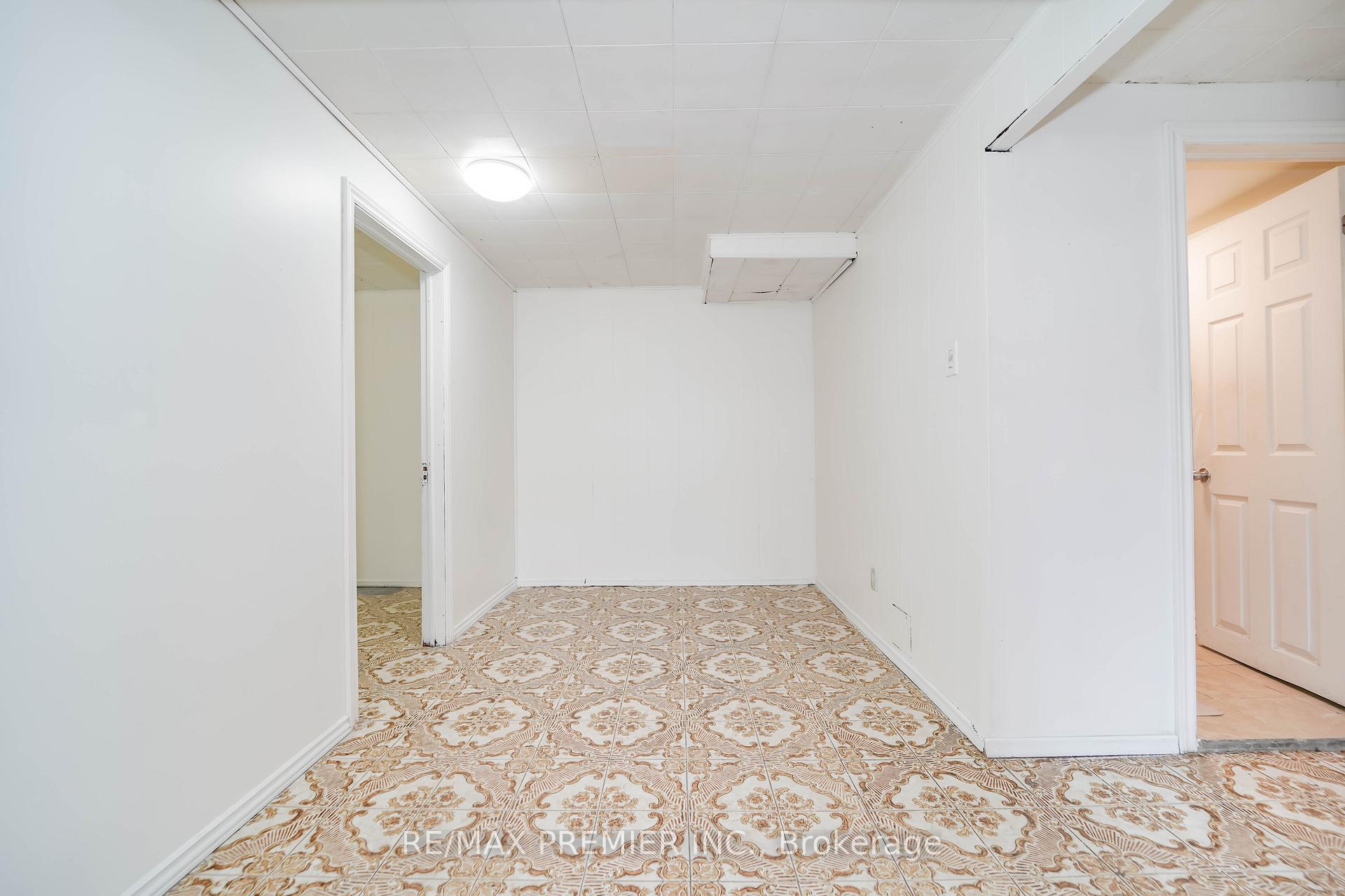 Photo 31 of 14 Yatescastle Drive, North York, Glenfield-Jane Heights — HOMEH