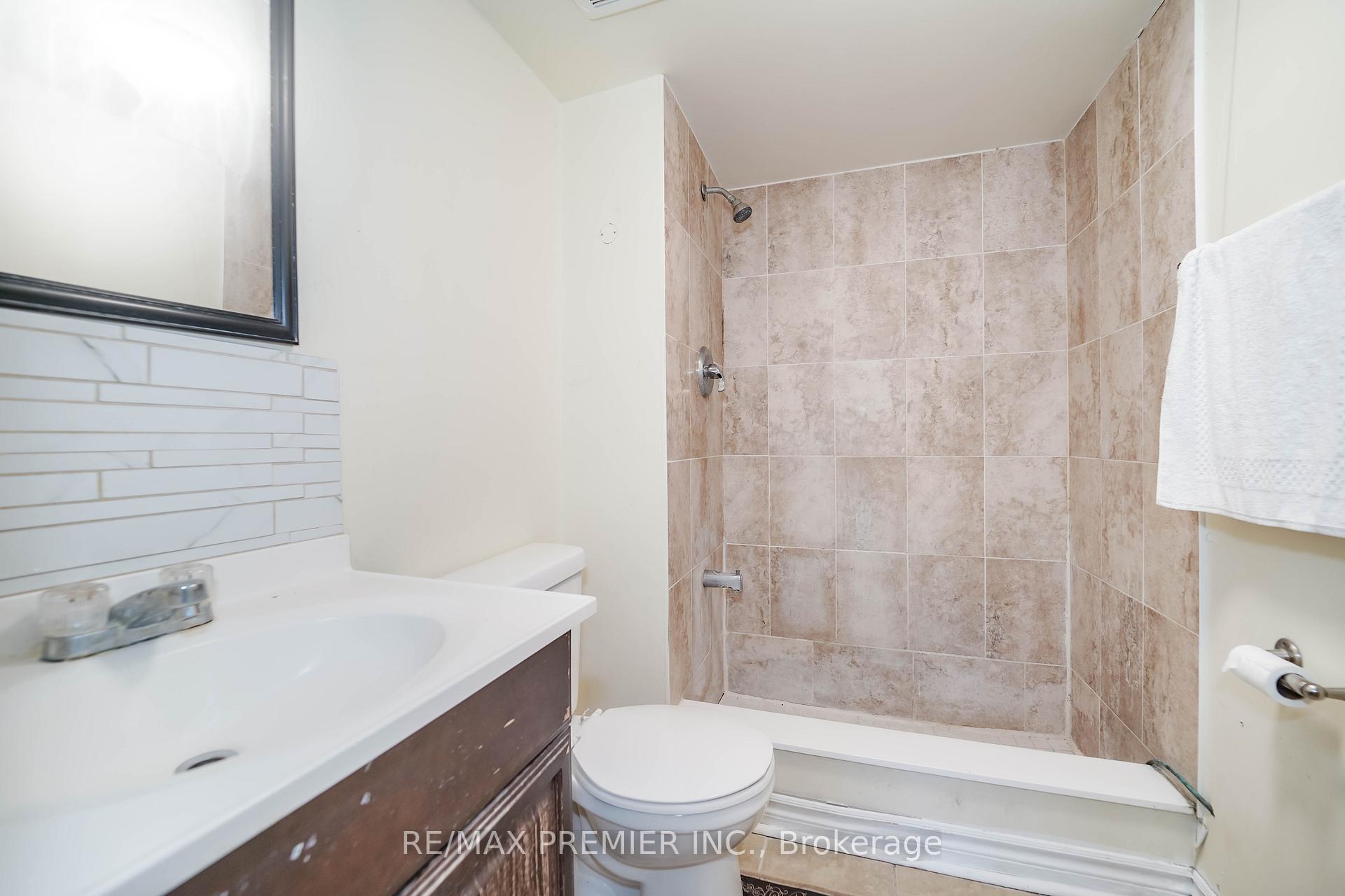 Photo 34 of 14 Yatescastle Drive, North York, Glenfield-Jane Heights — HOMEH