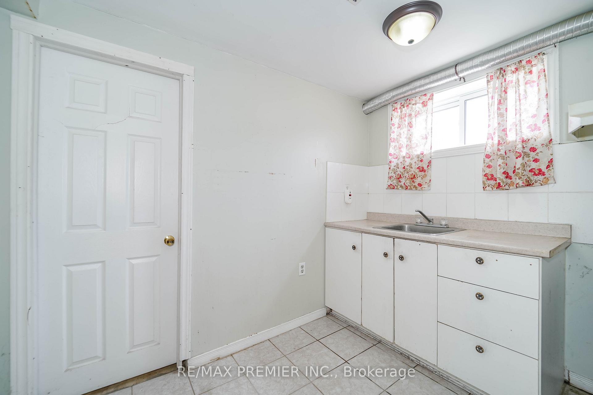 Photo 35 of 14 Yatescastle Drive, North York, Glenfield-Jane Heights — HOMEH