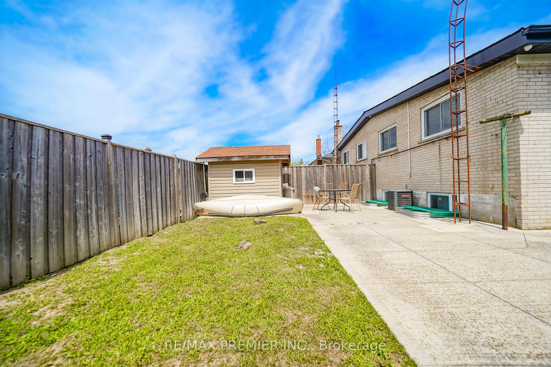 Photo 37 of 14 Yatescastle Drive, North York, Glenfield-Jane Heights — HOMEH