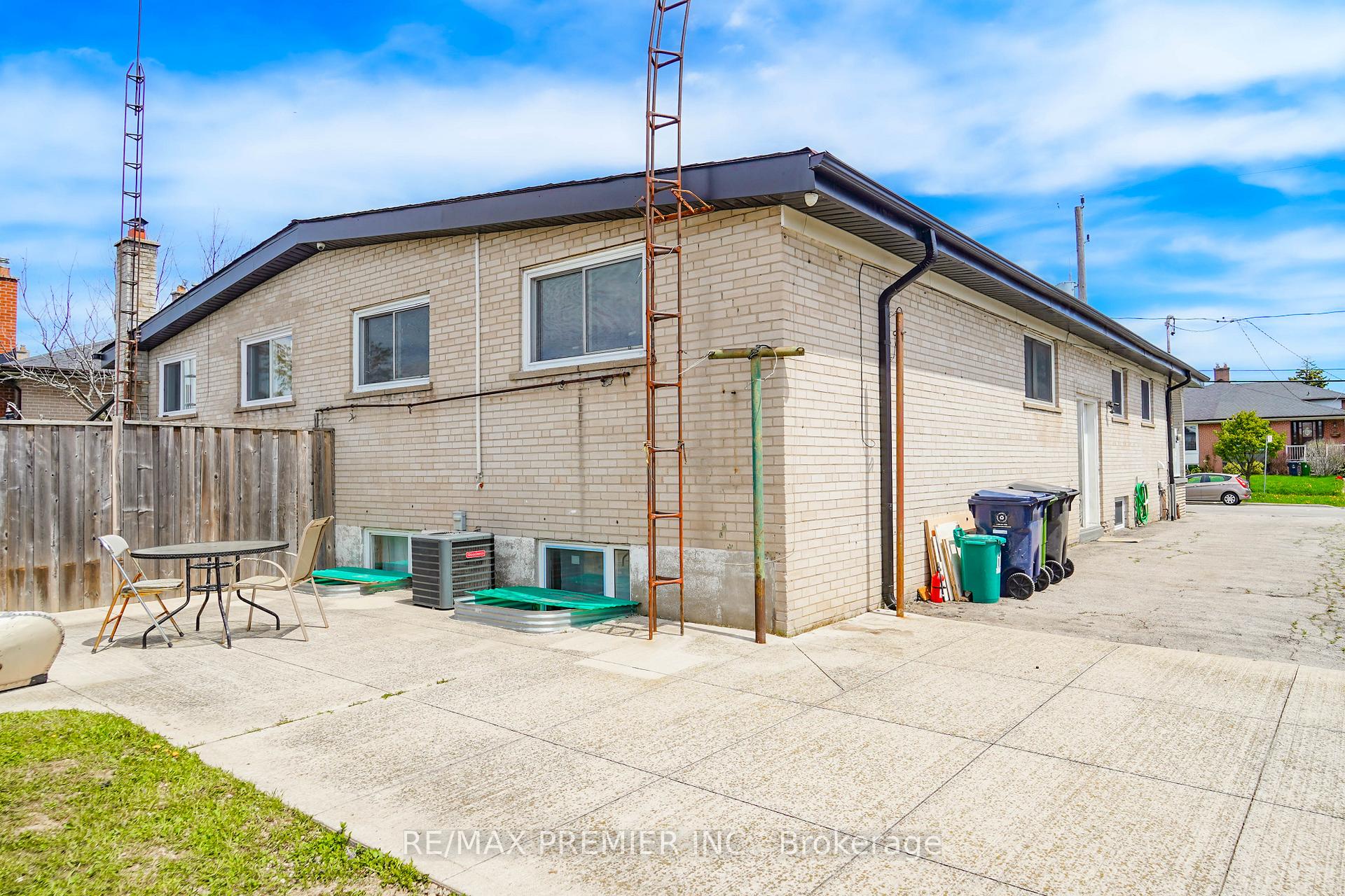 Photo 39 of 14 Yatescastle Drive, North York, Glenfield-Jane Heights — HOMEH
