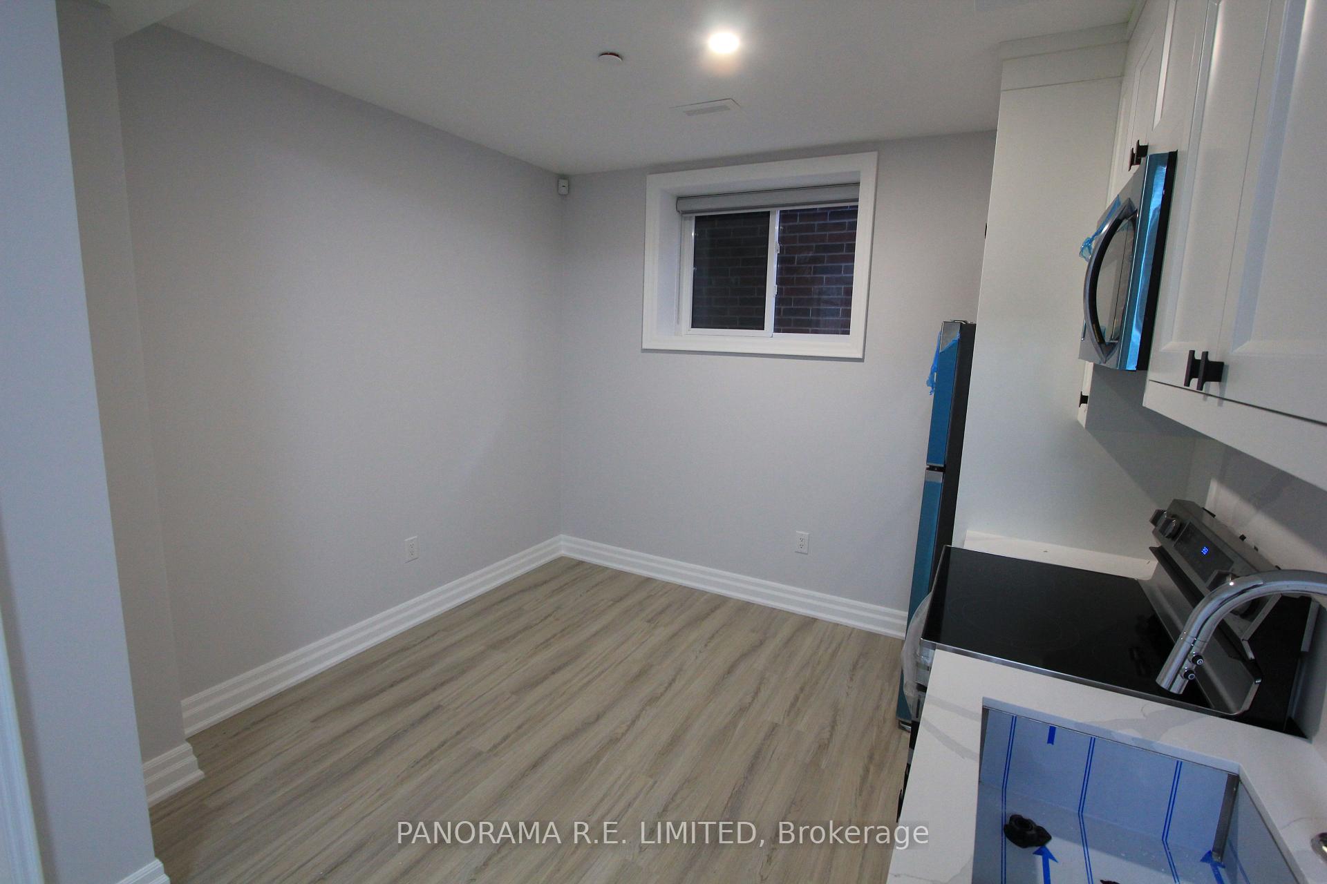 Photo 4 of Unit 2, 11 Cronin Drive, Etobicoke, Islington-City Centre West — HOMEH