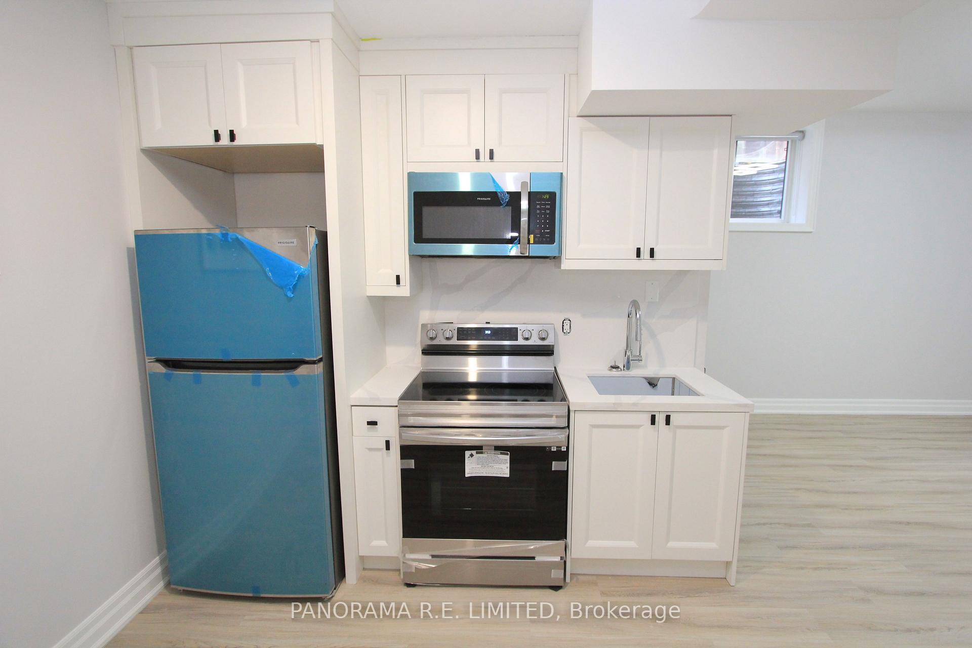 Photo 5 of Unit 2, 11 Cronin Drive, Etobicoke, Islington-City Centre West — HOMEH