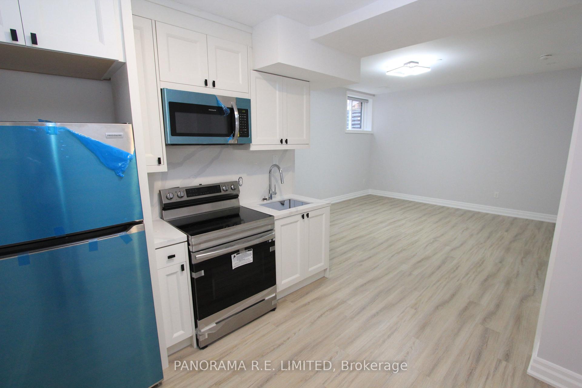 Photo 6 of Unit 2, 11 Cronin Drive, Etobicoke, Islington-City Centre West — HOMEH