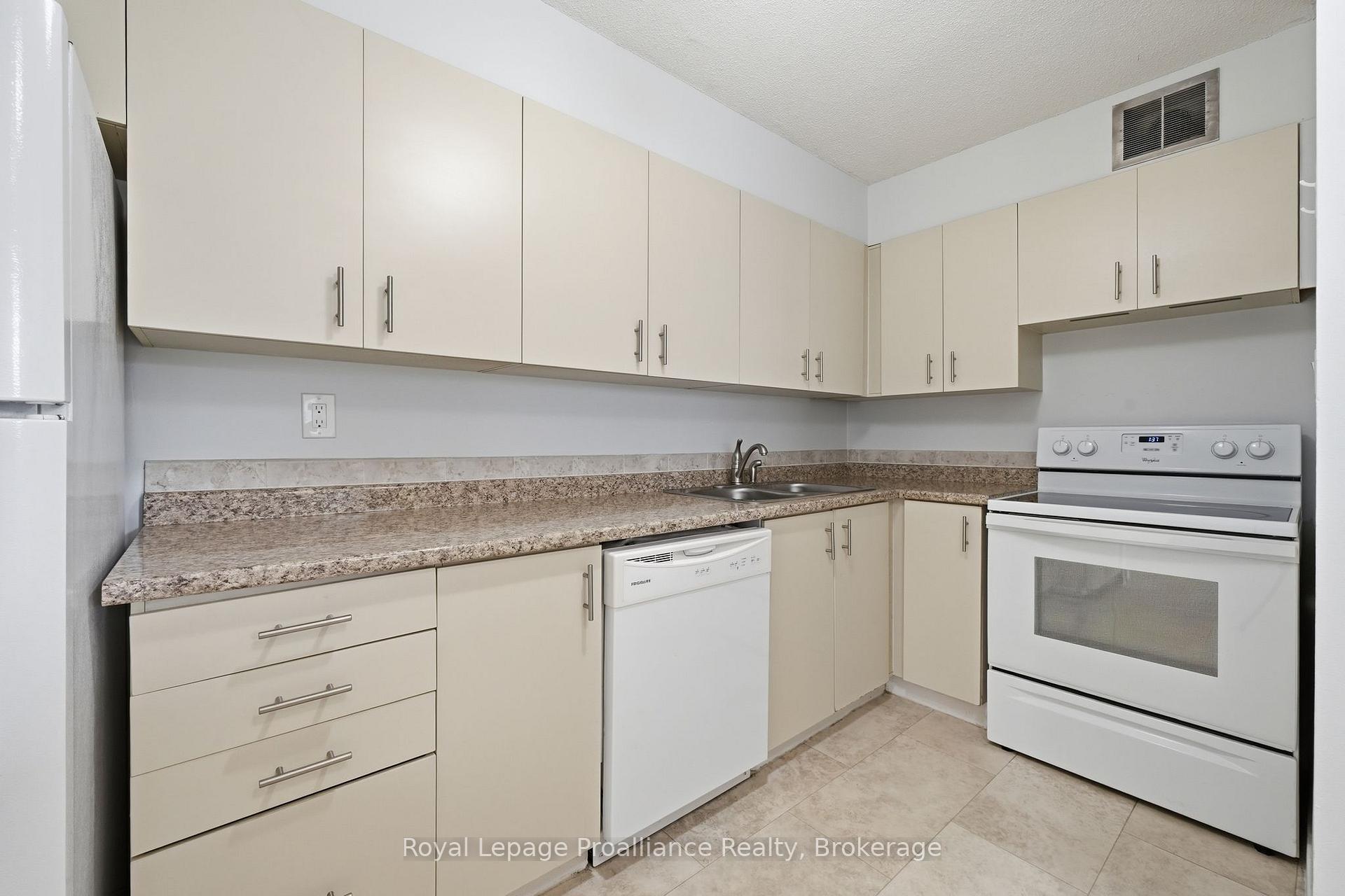 Photo 10 of Unit 302, 344 Front Street, Belleville, Belleville Ward — HOMEH