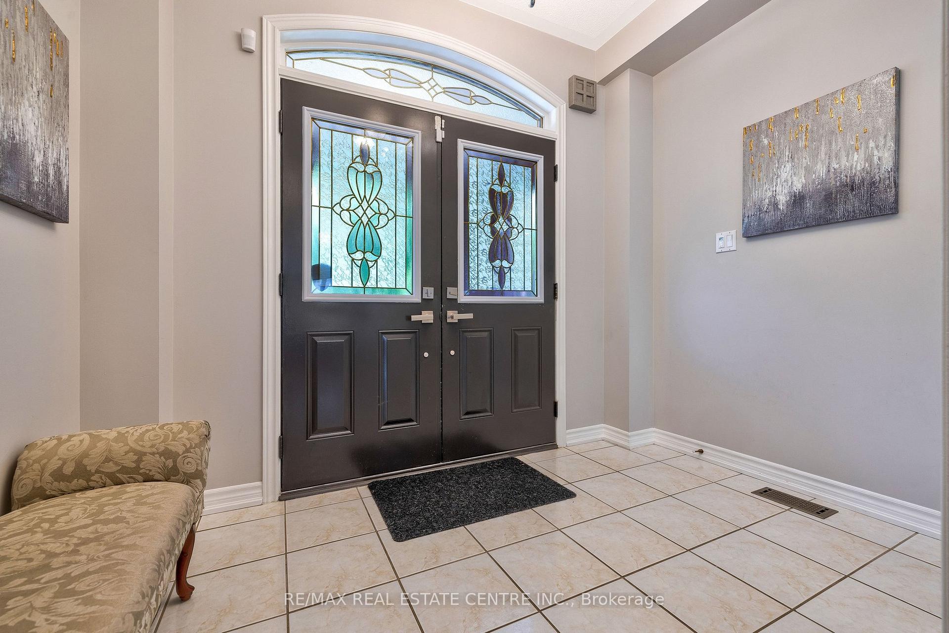 Photo 3 of 241 Duff Crescent, Milton, Clarke — HOMEH