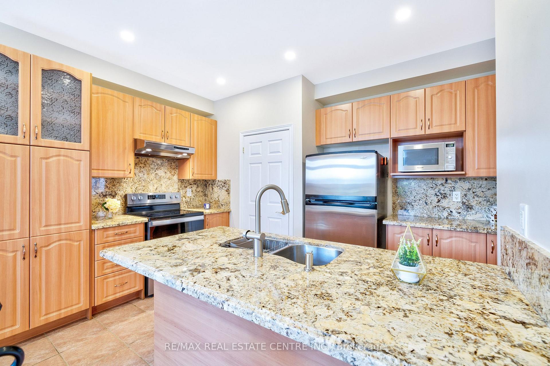 Photo 10 of 241 Duff Crescent, Milton, Clarke — HOMEH