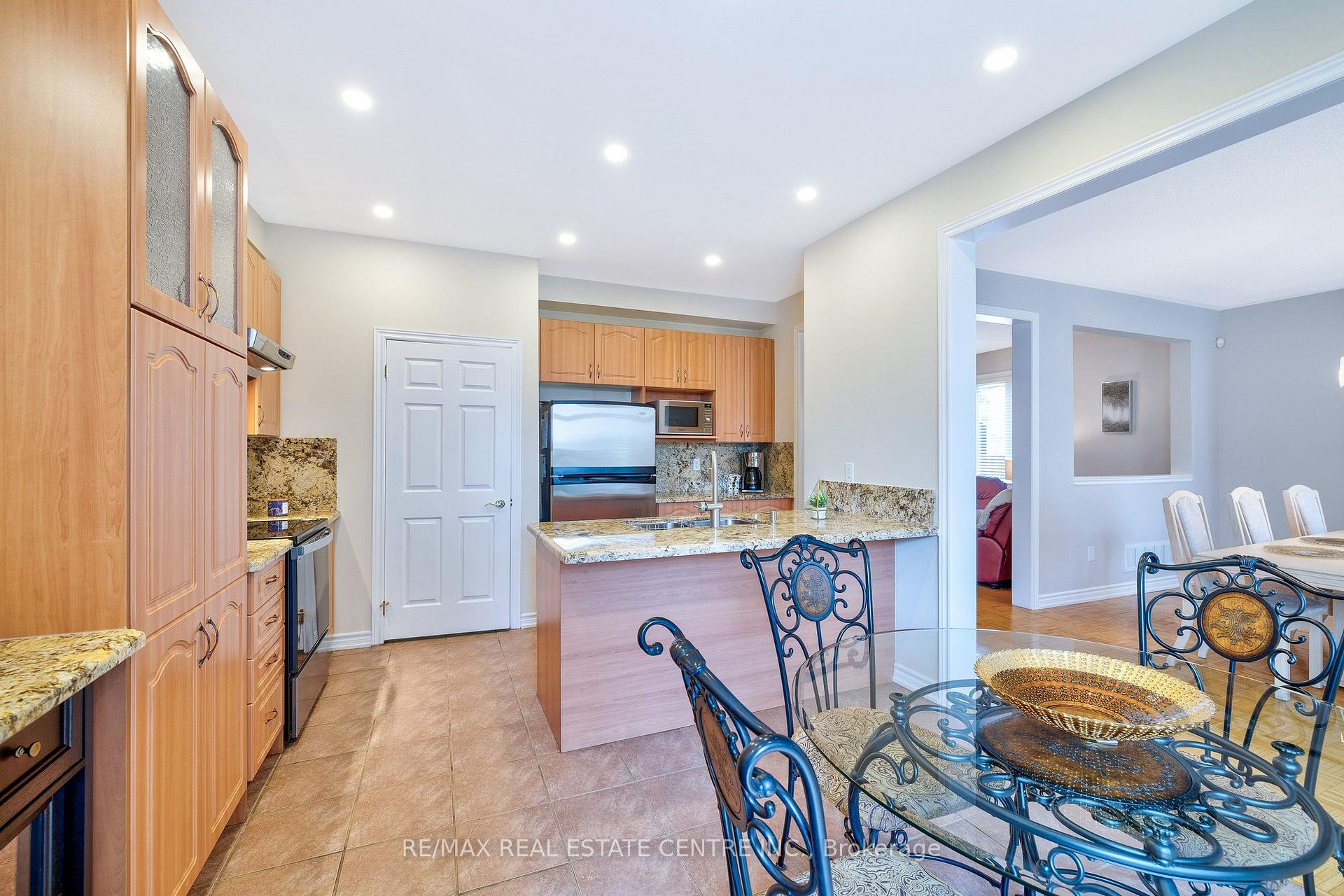 Photo 11 of 241 Duff Crescent, Milton, Clarke — HOMEH