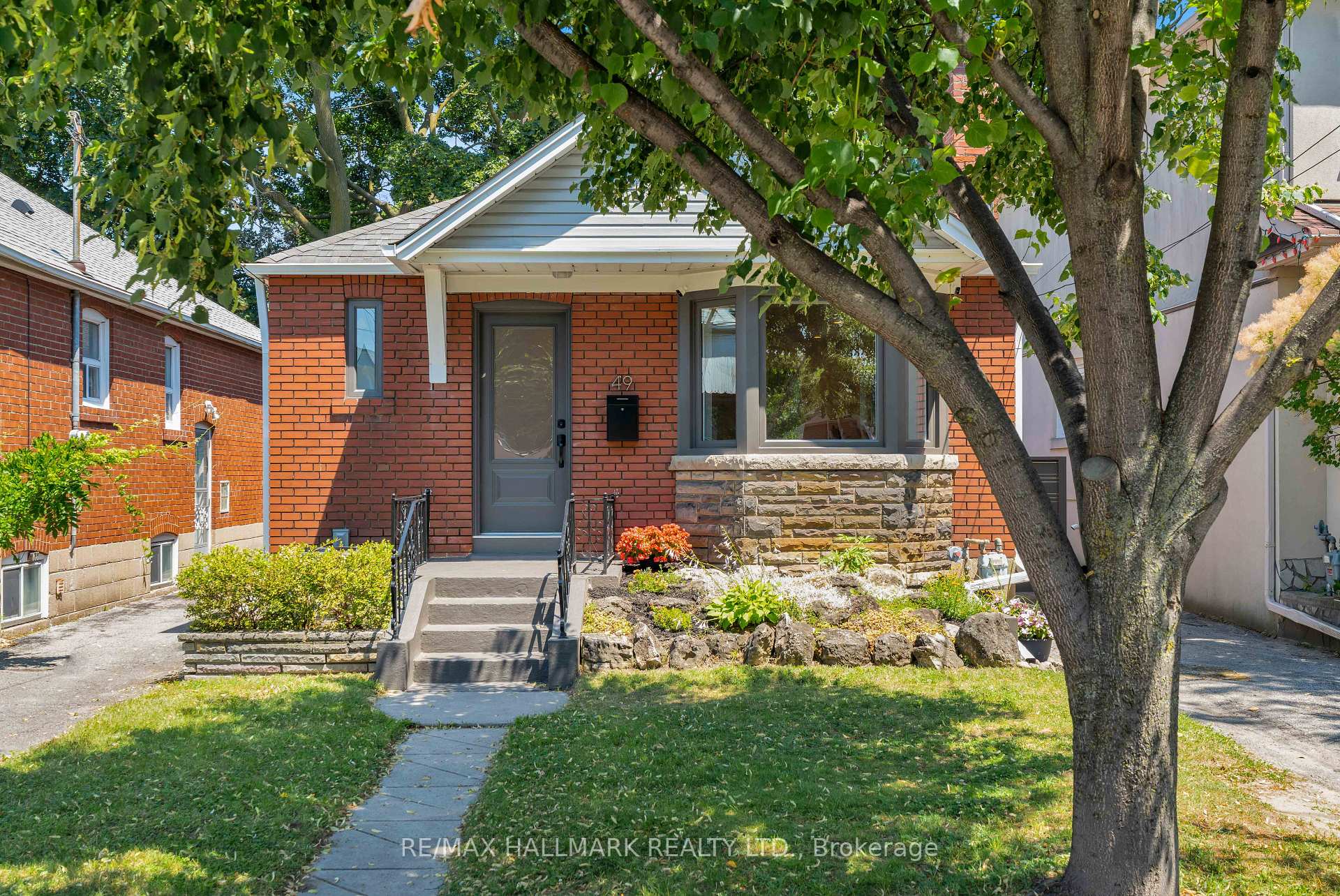 Front of 49 Binswood Avenue
