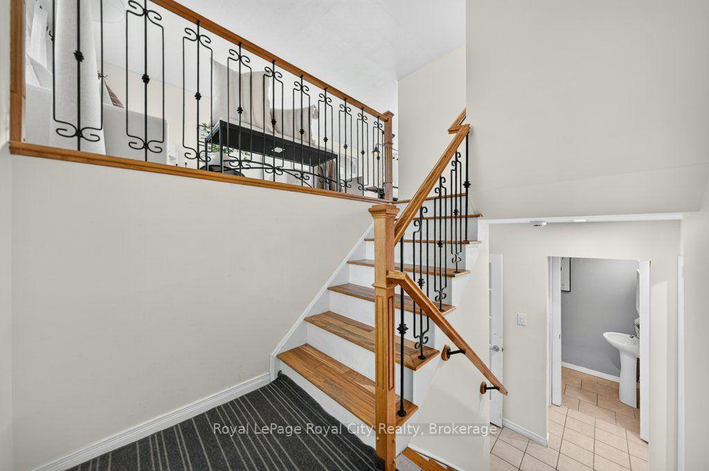 Photo 4 of 18 Springdale Boulevard, Guelph, Willow West/Sugarbush/West Acres — HOMEH
