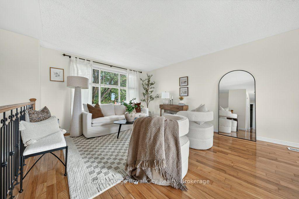 Photo 5 of 18 Springdale Boulevard, Guelph, Willow West/Sugarbush/West Acres — HOMEH