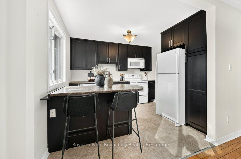 Photo 13 of 18 Springdale Boulevard, Guelph, Willow West/Sugarbush/West Acres — HOMEH