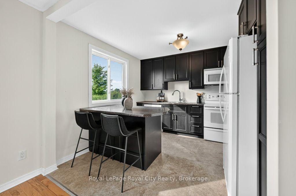 Photo 14 of 18 Springdale Boulevard, Guelph, Willow West/Sugarbush/West Acres — HOMEH