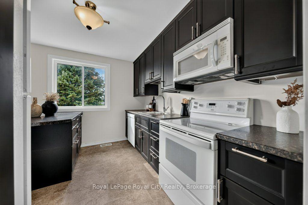 Photo 16 of 18 Springdale Boulevard, Guelph, Willow West/Sugarbush/West Acres — HOMEH