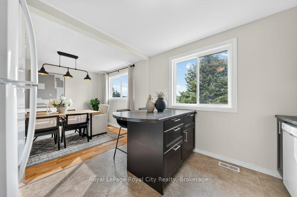 Photo 17 of 18 Springdale Boulevard, Guelph, Willow West/Sugarbush/West Acres — HOMEH