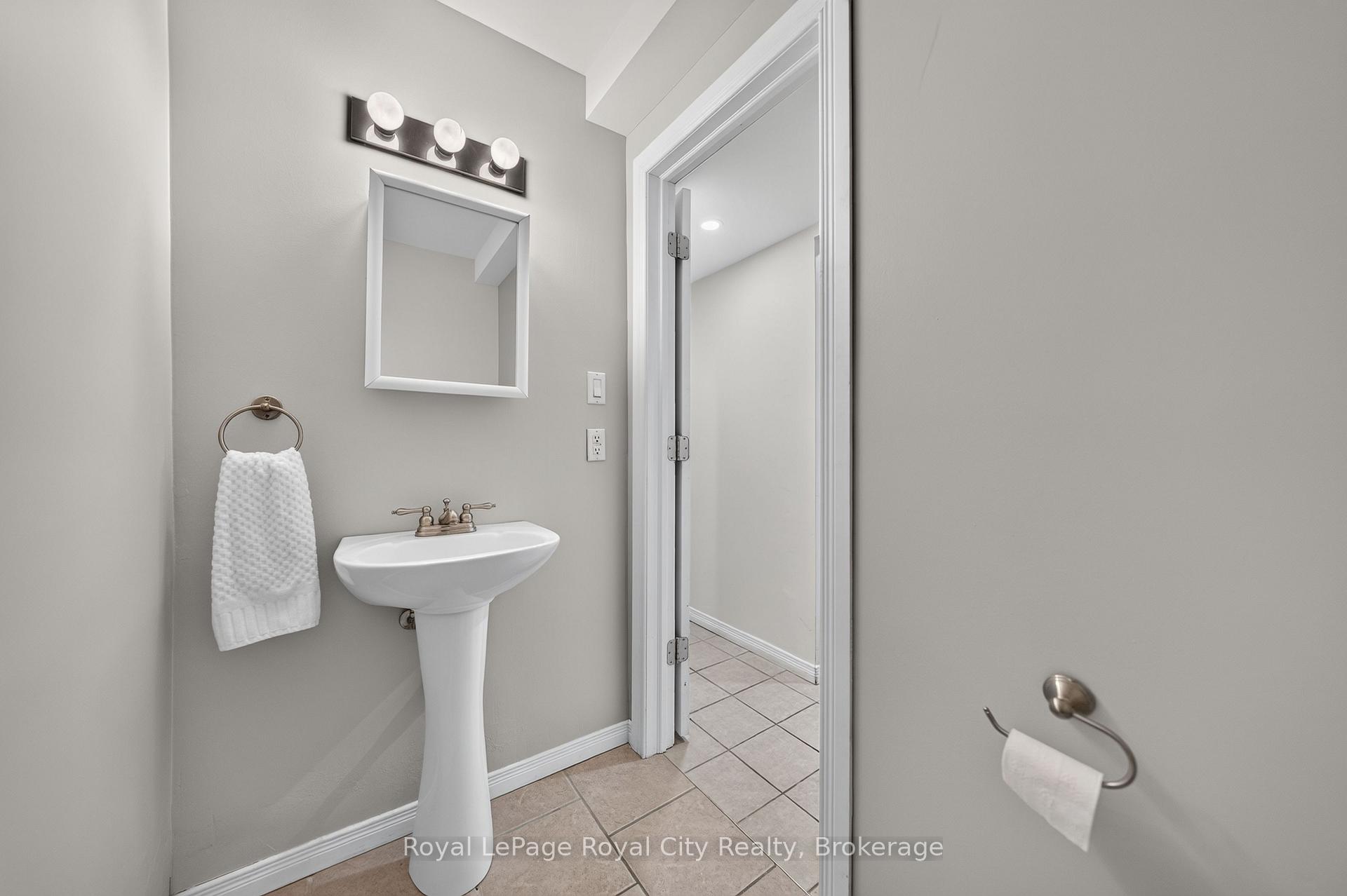 Photo 36 of 18 Springdale Boulevard, Guelph, Willow West/Sugarbush/West Acres — HOMEH