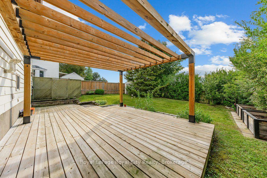 Photo 39 of 18 Springdale Boulevard, Guelph, Willow West/Sugarbush/West Acres — HOMEH