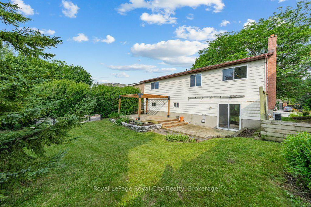 Photo 40 of 18 Springdale Boulevard, Guelph, Willow West/Sugarbush/West Acres — HOMEH