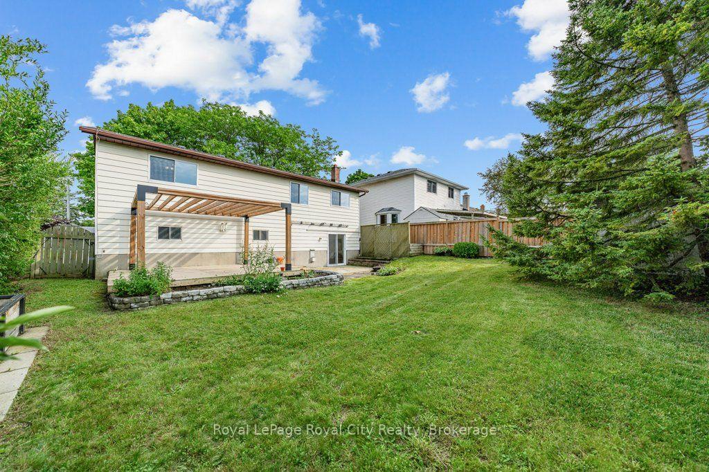 Photo 43 of 18 Springdale Boulevard, Guelph, Willow West/Sugarbush/West Acres — HOMEH