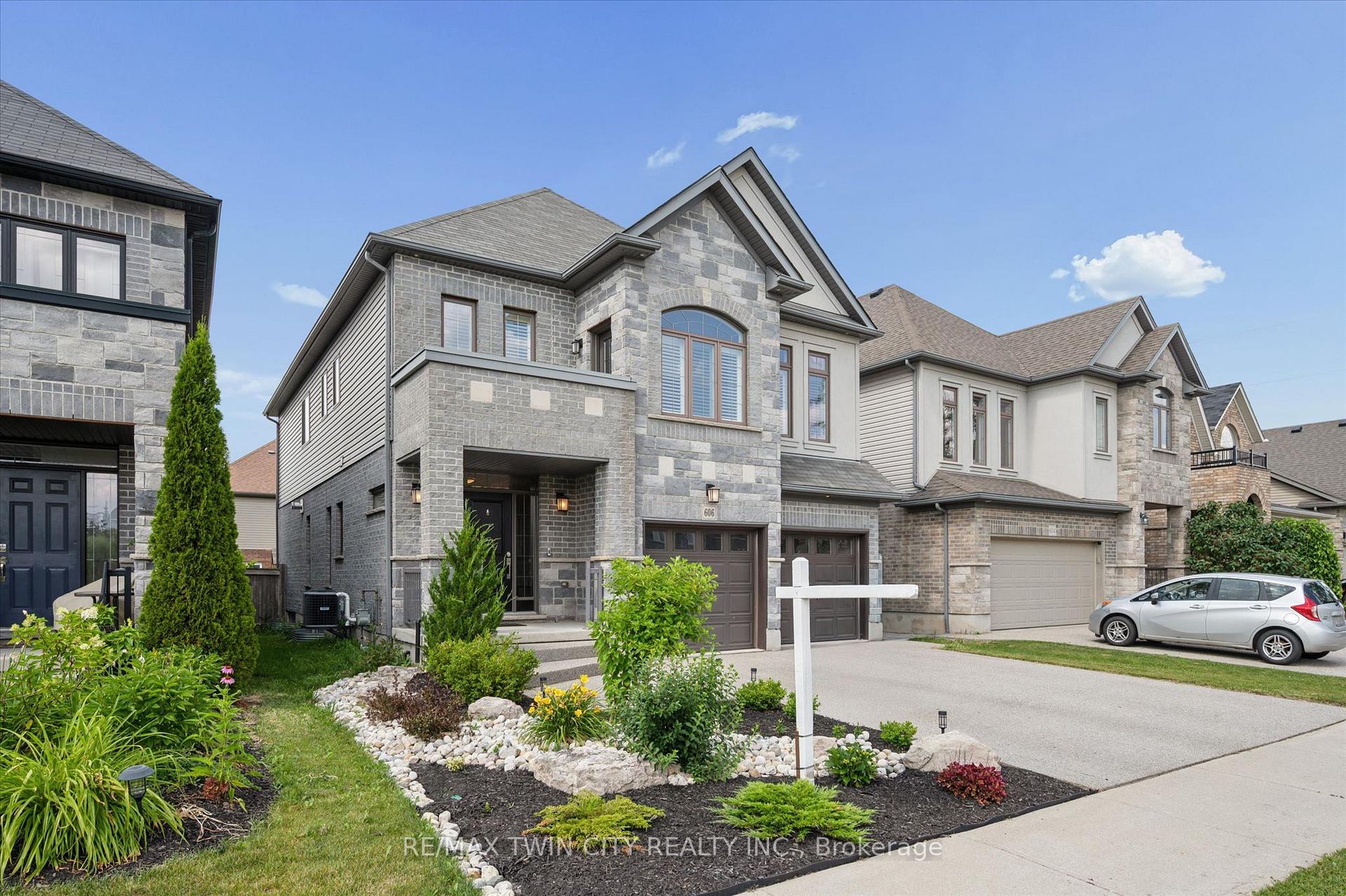 Photo 2 of 606 Pinery Trail, Waterloo, Conservation Meadows — HOMEH
