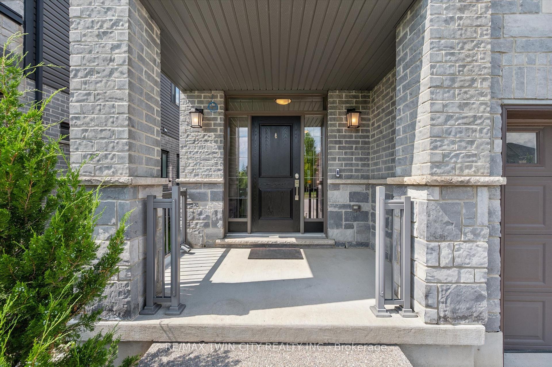 Photo 4 of 606 Pinery Trail, Waterloo, Conservation Meadows — HOMEH