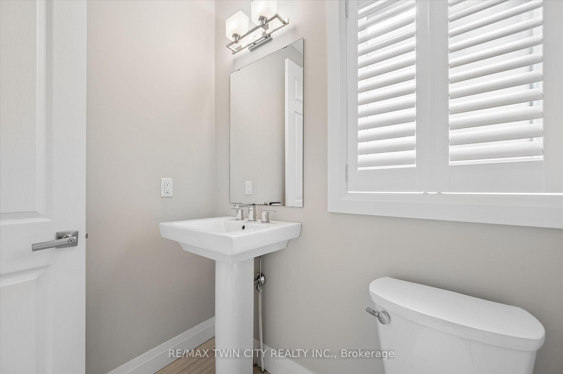Photo 7 of 606 Pinery Trail, Waterloo, Conservation Meadows — HOMEH