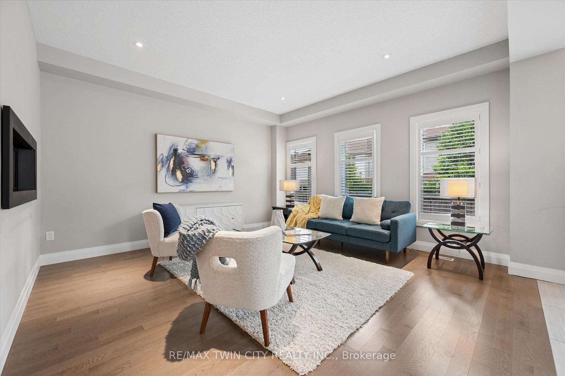 Photo 10 of 606 Pinery Trail, Waterloo, Conservation Meadows — HOMEH