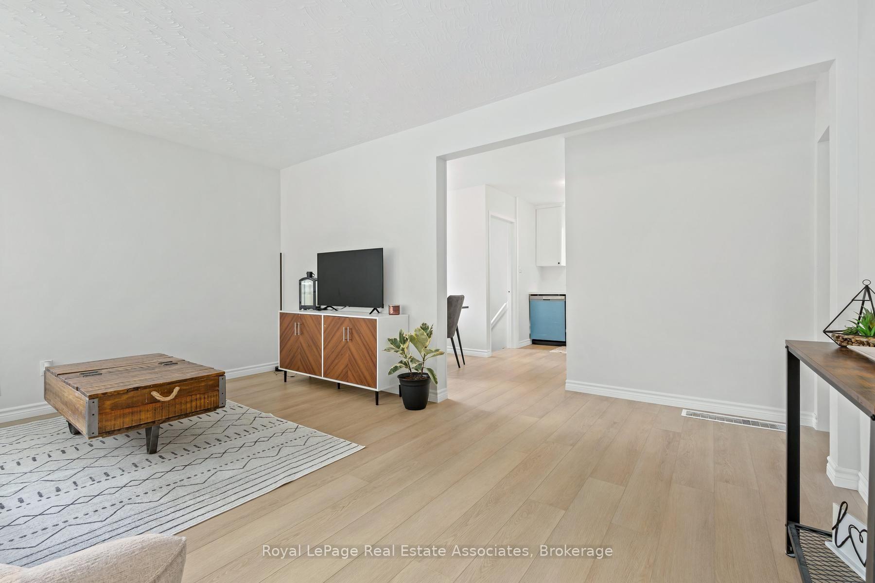 Photo 7 of 90 Longfield Road, Halton Hills, Acton — HOMEH