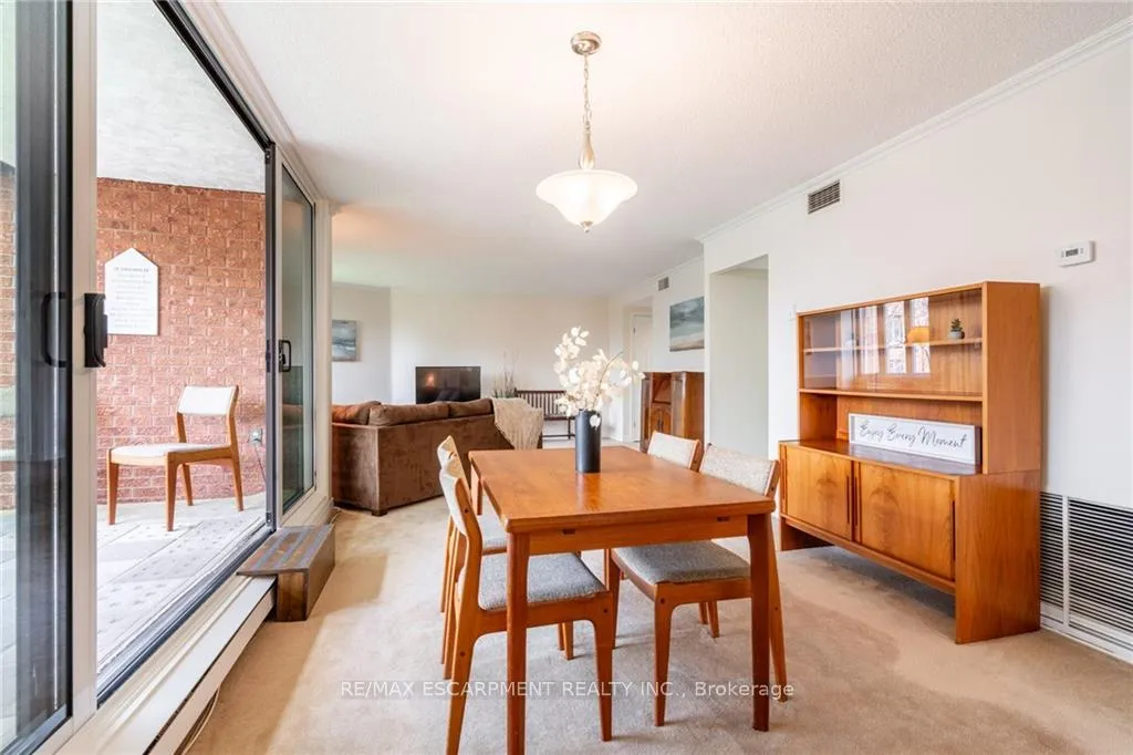 Photo 5 of Unit 305, 150 Wilson Street W, Hamilton, Ancaster — HOMEH