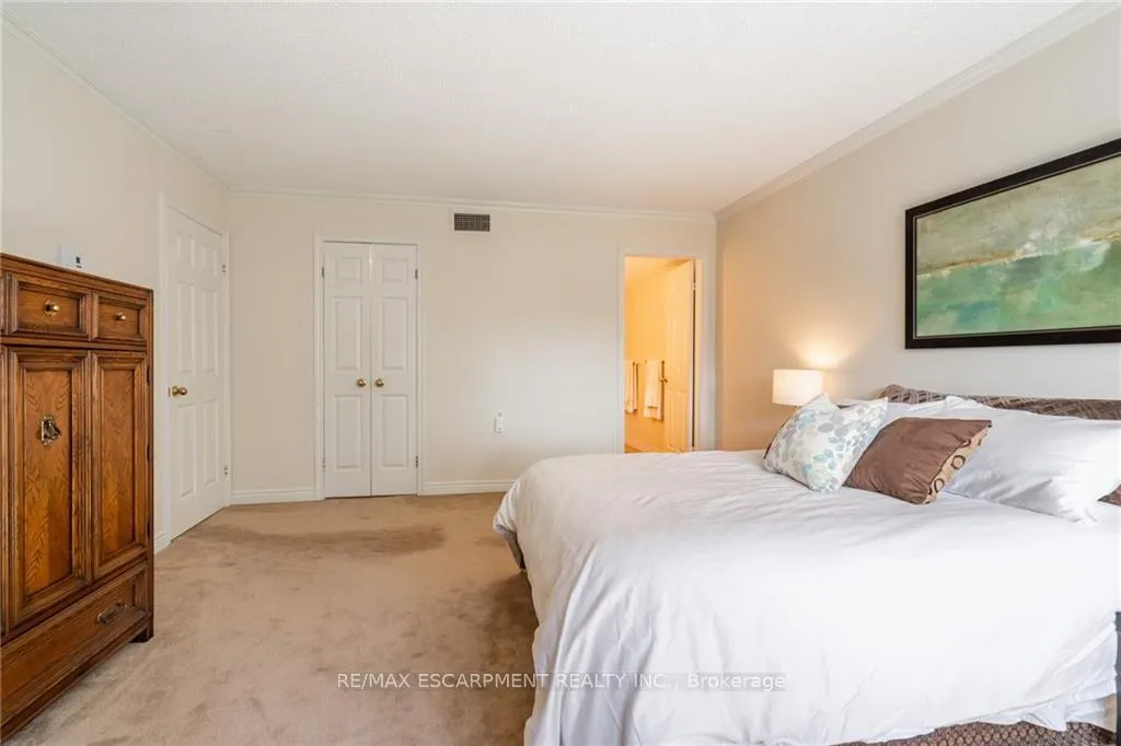 Photo 14 of Unit 305, 150 Wilson Street W, Hamilton, Ancaster — HOMEH