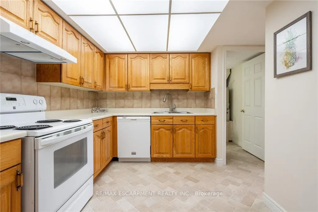 Photo 26 of Unit 305, 150 Wilson Street W, Hamilton, Ancaster — HOMEH