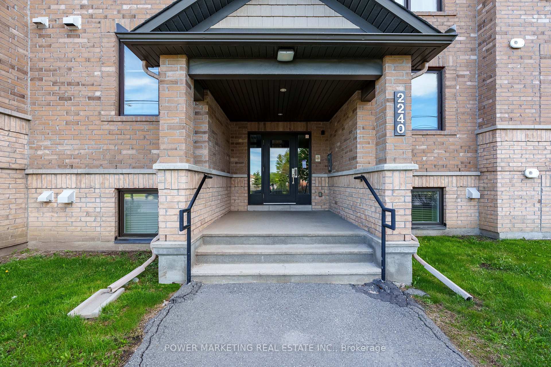 Photo 3 of Unit 8, 2240 Tenth Line Road, Ottawa, Avalon West — HOMEH