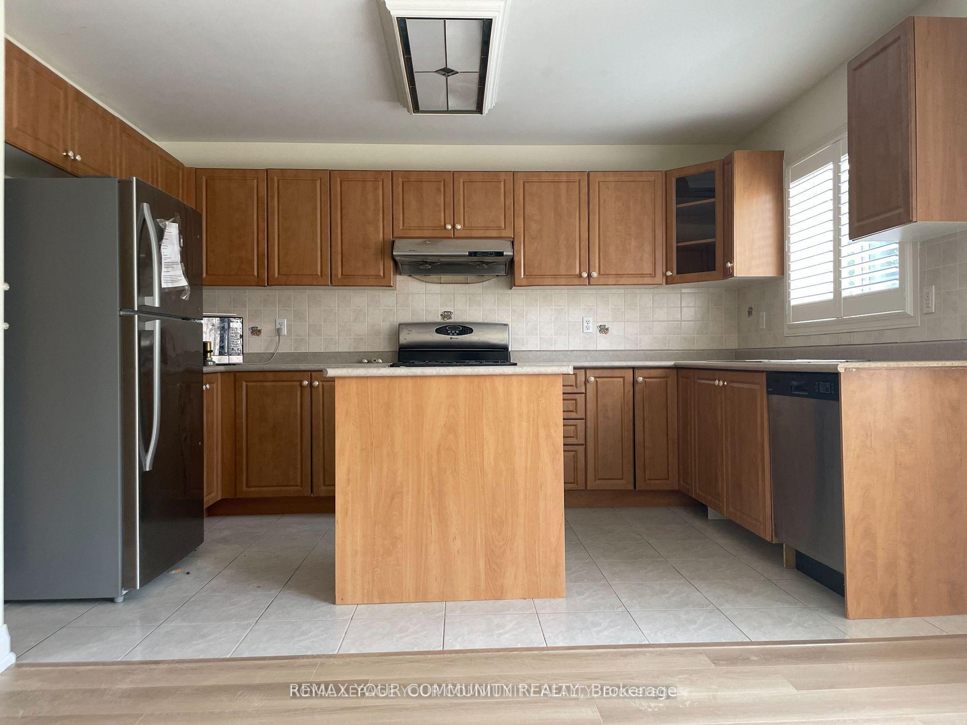 Photo 3 of 93 Starr Crescent, Aurora, Bayview Northeast — HOMEH